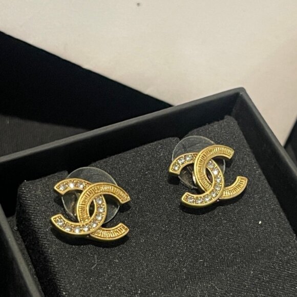 Chanel Fashion Earrings - Picture 3 of 5